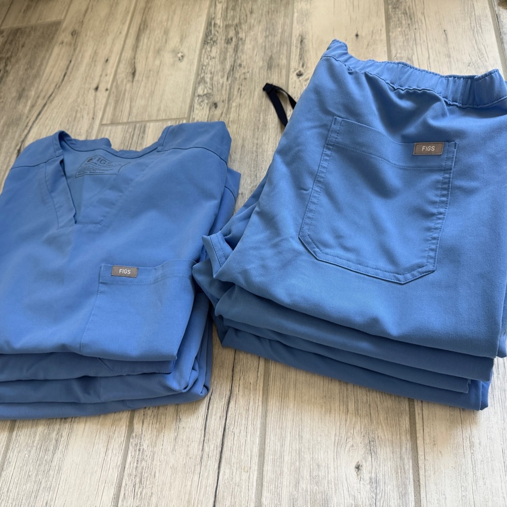 Figs Chisec Three-Pocket Scrub Top with Cairo Cargo Scrub Pants X 4 sets